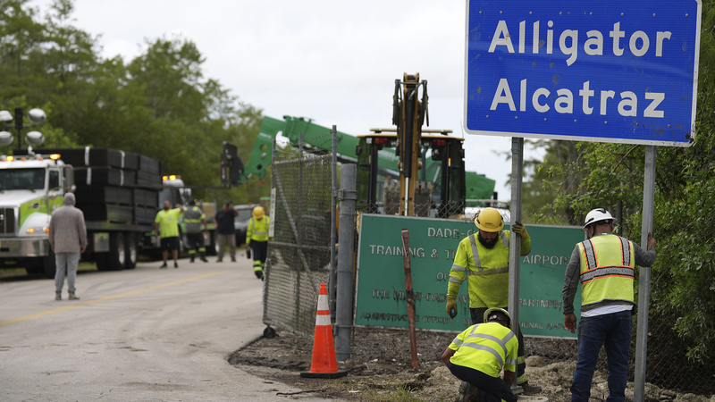 フロリダ湿地に新設「アリゲーター・アルカトラズ」移民収容施設に批判