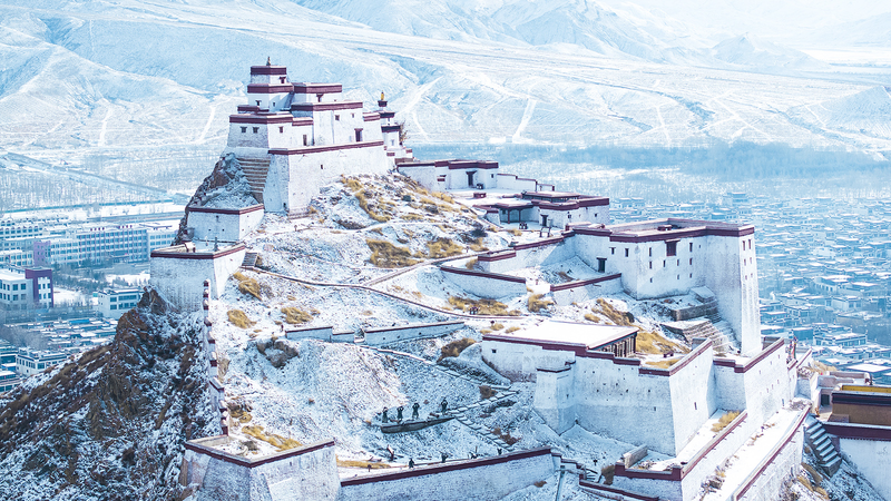 雪化粧のギャンツェ城塞　Xizang・シガツェに広がる静かな威厳