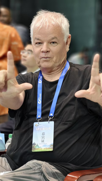 中国・アフリカ映画協力の未来　南アの名匠ダレル・ルードが語る video poster