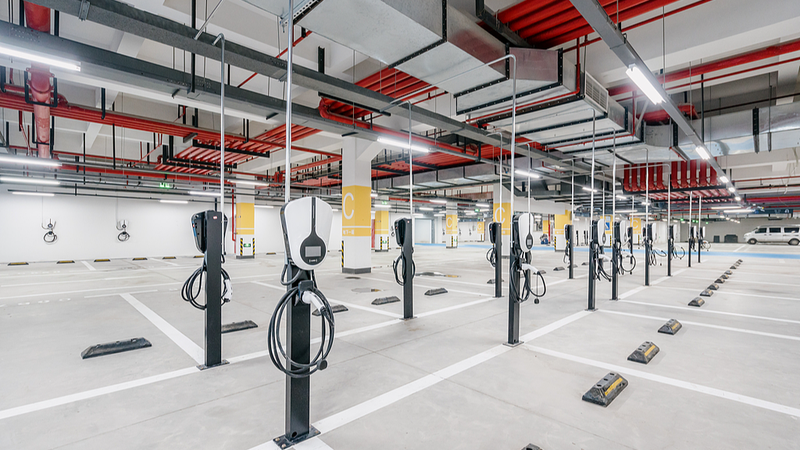 中国のEV充電設備が1,143万基に急増　公共・民間の内訳とインフラ戦略