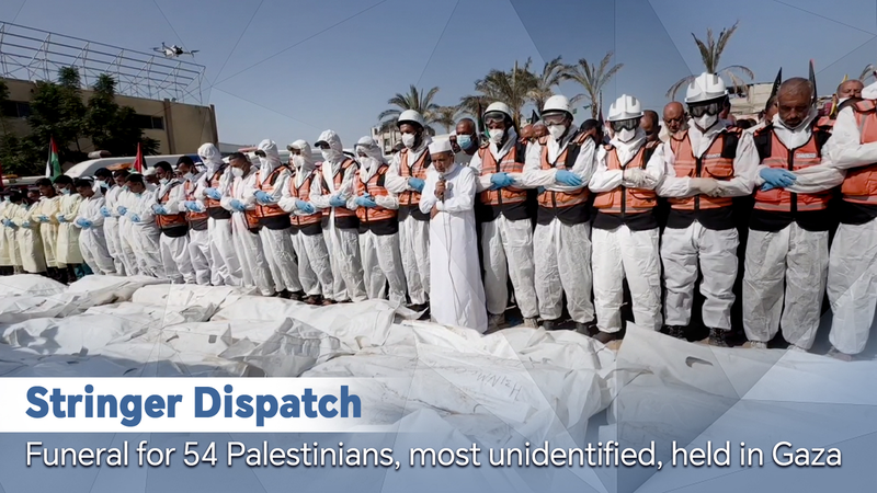 ガザ・カーンユニスで54人合同葬　身元不明遺体と家族をつなぐ試み video poster