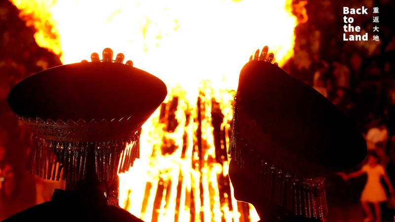 東のカーニバル、トーチフェスティバル　山を照らす炎とイ族の祈り