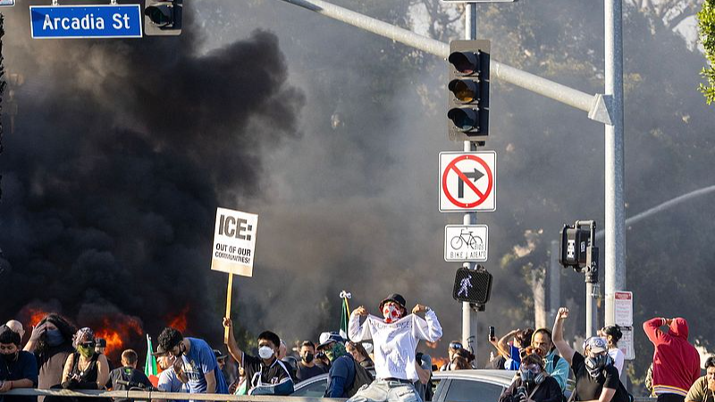 ロサンゼルス抗議デモに軍派遣ノー　米世論調査が示す民意