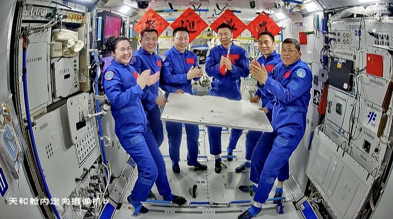 中国宇宙ステーションで神舟19号から20号へ引き継ぎ完了　4月29日帰還予定