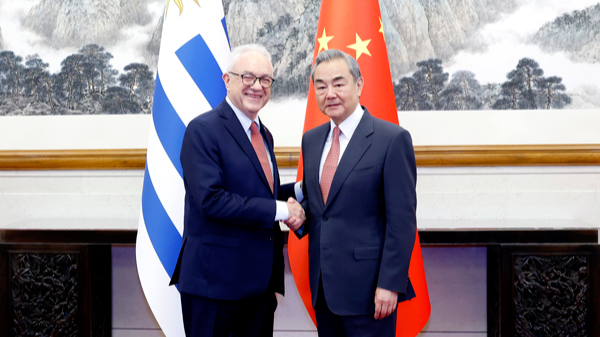 中国とウルグアイ、協力深化で一致　北京で外相会談