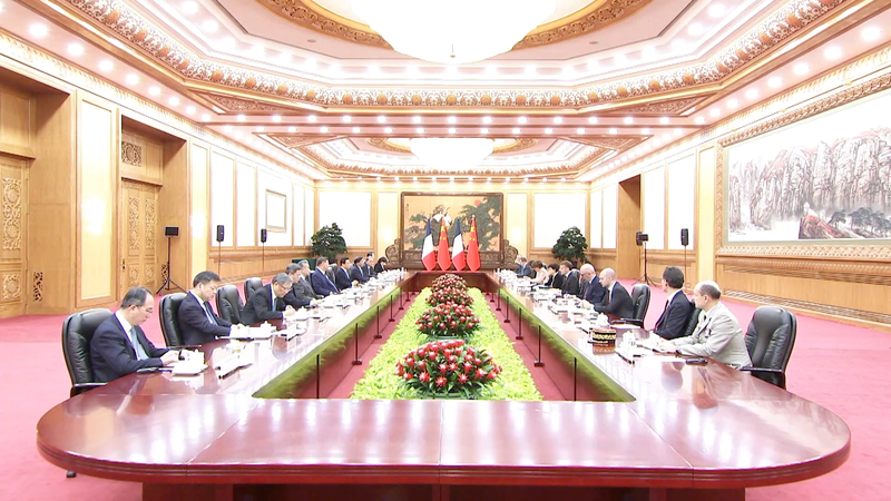 習近平氏「中国とフランスは歴史の正しい側に立つべき」北京でマクロン氏と会談 video poster