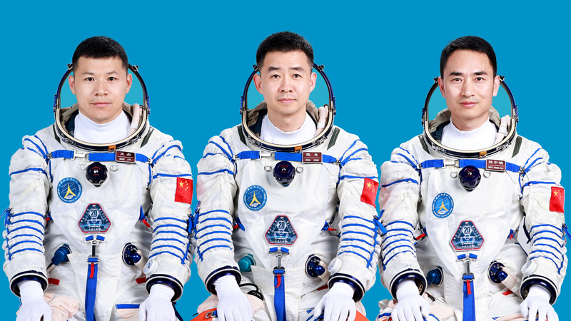 中国の有人宇宙船「神舟20号」クルーが酒泉で会見　進む宇宙開発 video poster
