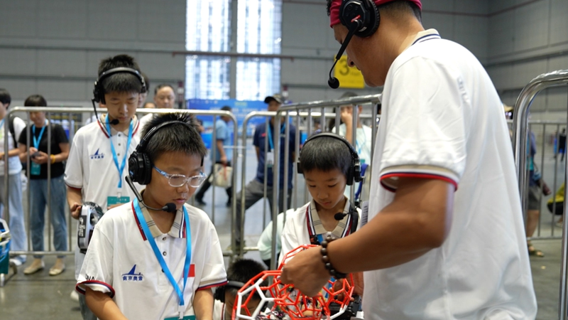 空飛ぶサッカーが上海に集結　2025中国ドローンサッカーリーグとは video poster