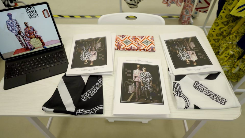 上海ファッションウィークは「世界のファッション首都」 南アデザイナーの視点 video poster