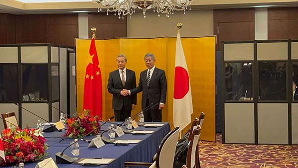 王毅外相が日中関係の長期安定を呼びかけ　東京で岩屋外相と会談