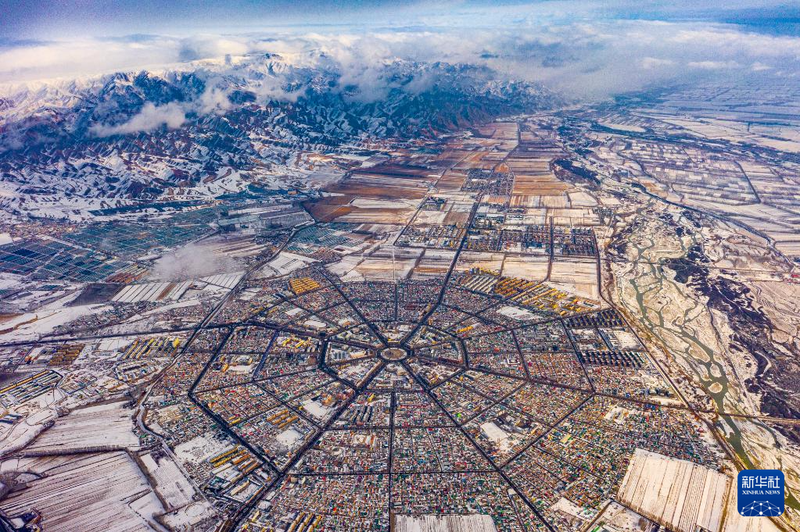 新疆テケス「八卦の街」：易経が息づく中国の都市デザイン