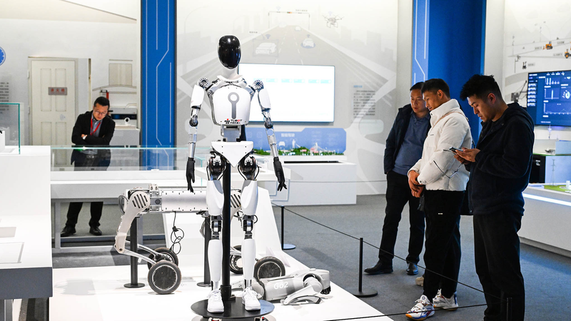 中国両会の経済政策を国家発展改革委が解説　開放策と今後のチャンスは video poster