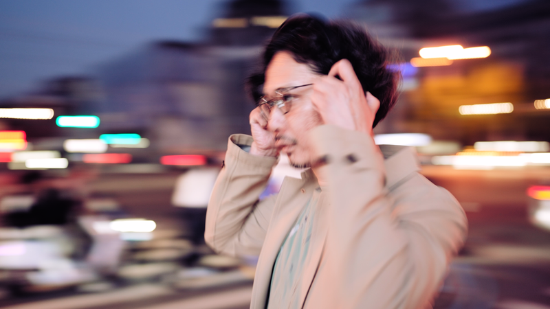 オフィスとダンスフロア：会社員DJガオ・イーフェンの二つのリズム video poster