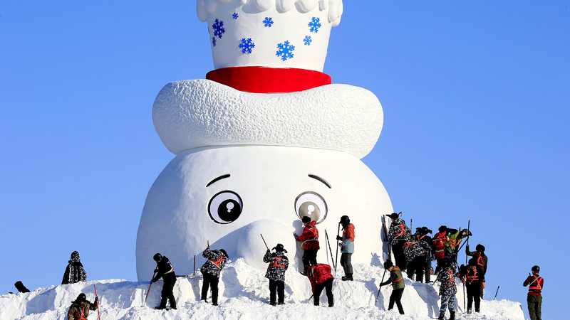 ハルビン雪像博「Mr. Snowman」が人気撮影スポットに