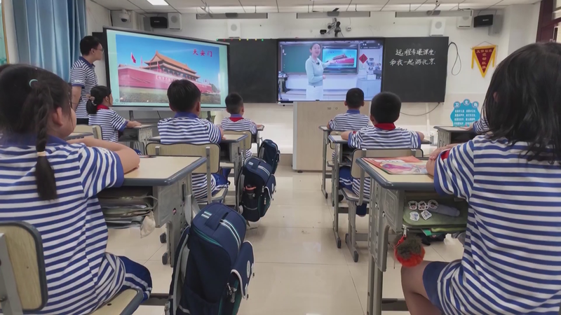 2600キロをつなぐクラウド教室　北京と南シナ海の離島を結ぶ義務教育