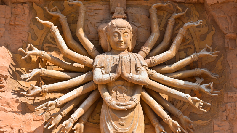 映画セットから生まれた敦煌シルクロード遺産シティ　異世界感あふれる文化体験