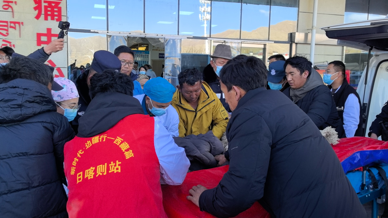 中国・西蔵地震で95人死亡　シガツェ人民医院に負傷者19人搬送 video poster