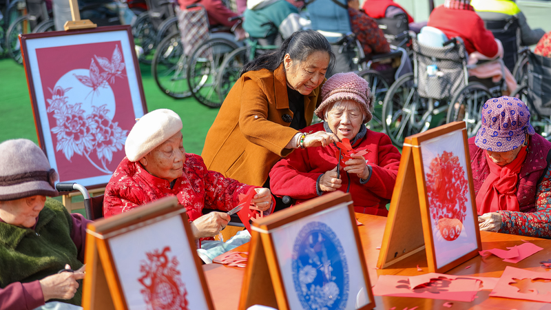 中国の「人間中心の発展」とは？第15次五カ年計画の焦点を読む