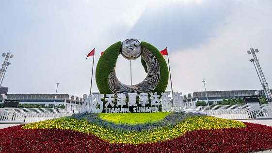 李強国務院総理、中国を超巨大な消費大国へ サマーダボス2025のメッセージ