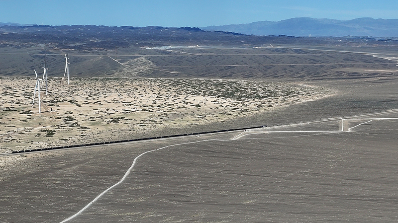 新疆ウイグル自治区でインフラ大幅改善　白書が示す鉄道・道路・デジタル網