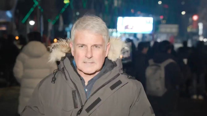 ソウルでユン大統領支持・反対デモ　逮捕期限迫る中で緊張高まる video poster