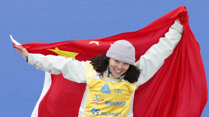アジア冬季競技大会で金メダルへ スノーボード蔡雪桐の挑戦 video poster