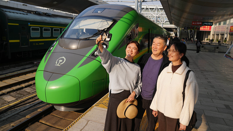 中国ラオス鉄道、国境越え旅客48万7千人　2年で見えた東南アジア連結の今