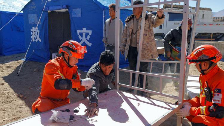 中国・シーザン自治区で大地震　発生2日後も救援と生活再建が続く video poster