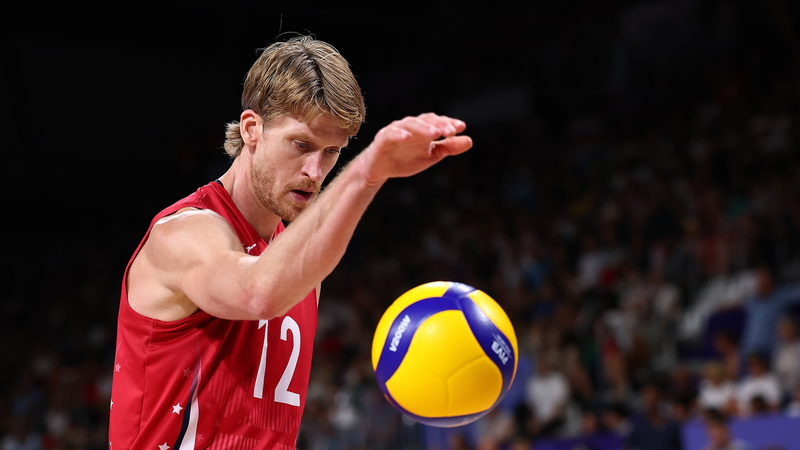 パリ2024銅メダルのホルト、中国リーグ挑戦と五輪の歩みを語る video poster