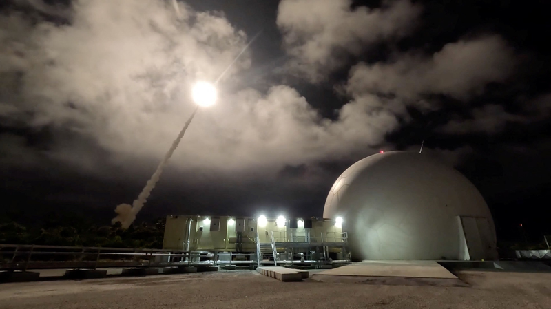 米国、グアムで初の弾道ミサイル迎撃試験に成功　防衛システムを検証