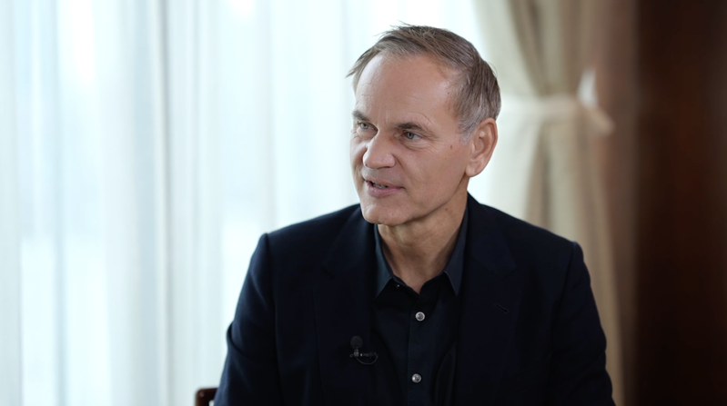 フォルクスワーゲンCEOが語る中国EV市場 「強力な競合と偉大なパートナー」 video poster