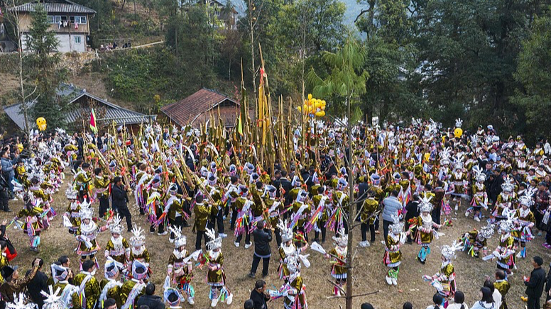中国・貴州省でミャオ族の芦笙祭り　3000年の音色が響く一日