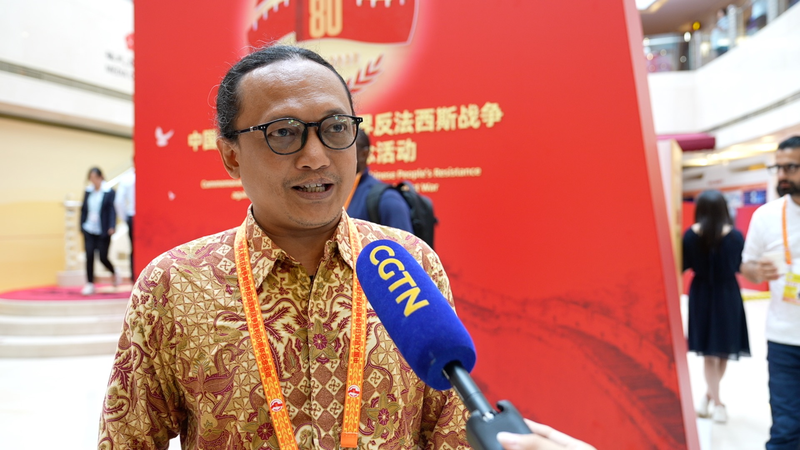 北京で軍事パレードへ　80年の節目を取材する国際メディアの視線 video poster