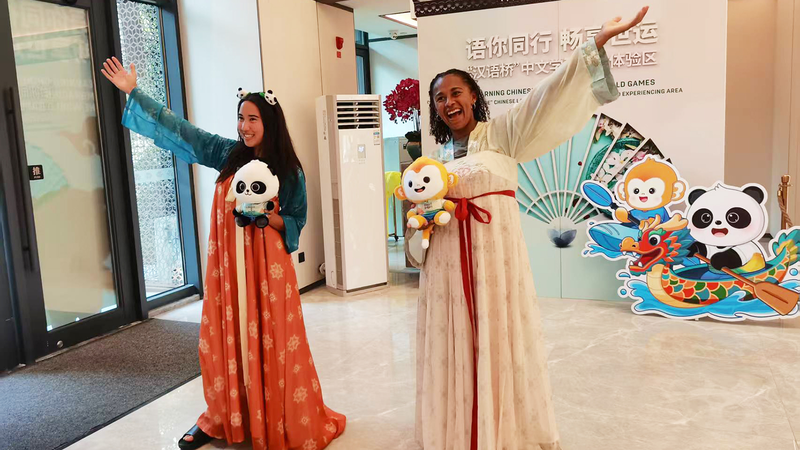 成都World Games選手村で中国文化体験　競技の外で広がる交流 video poster