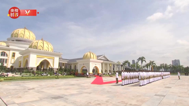 習近平国家主席、マレーシア国王主催の歓迎式典に出席 video poster