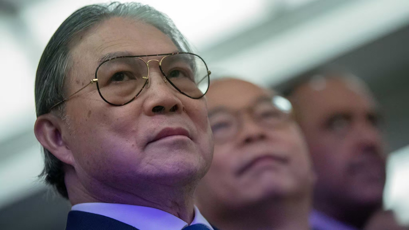 アジア冬季大会で香港のフォック氏、ハルビンのCGTNスタジオ訪問 video poster