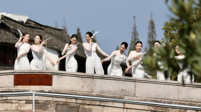 中国の水郷・新市鎮、ダンスアートでまちを再発見