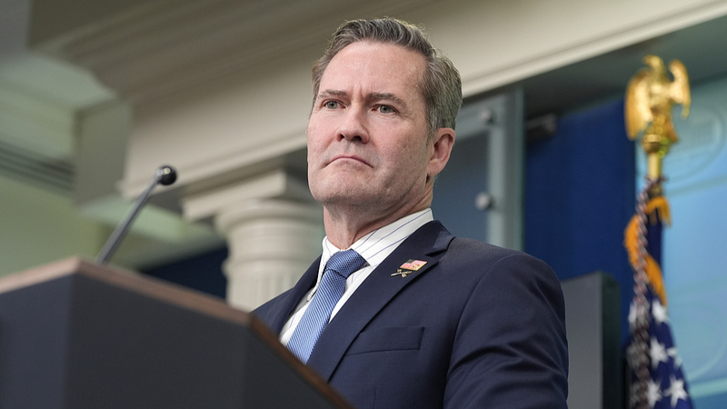 米ウォルツ補佐官、イエメン攻撃チャット誤招待で責任認める　トランプ氏は問題軽視