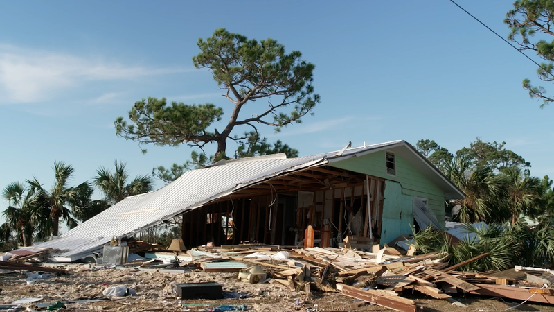 米国ハリケーンシーズンと予算削減　気象サービスは人命を守れるか video poster