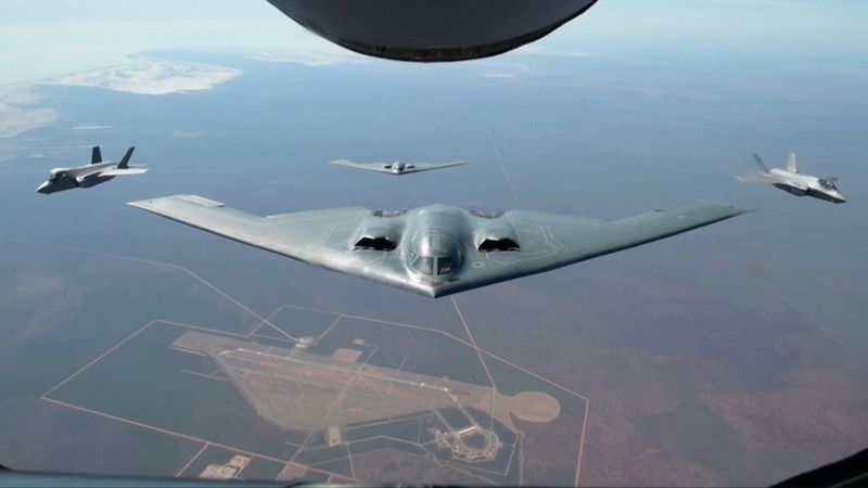 トランプ氏のイラン核施設空爆、議会抜き決定に違憲論争 video poster