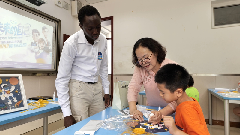 中国の職業訓練サマーキャンプが文化をつなぐ　技能向上キャンペーンを読む video poster