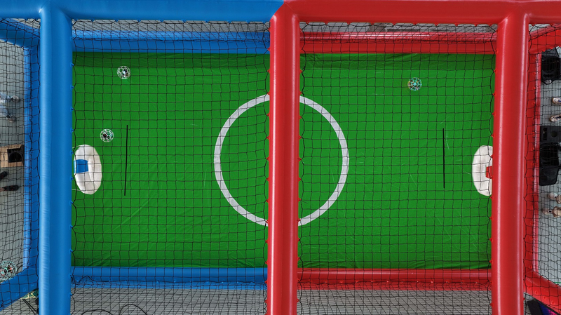 長江デルタでドローンサッカー大会開催　サッカーと最新技術が融合 video poster