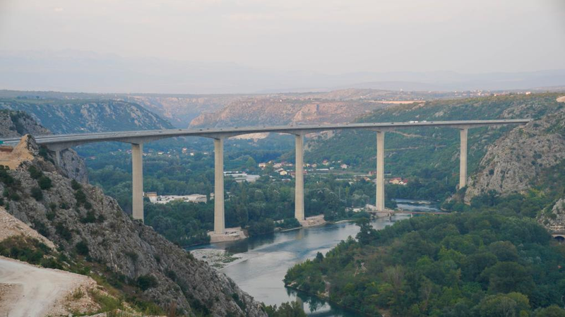 中国とボスニアの高速道路協力　外交関係30年の友好モデル
