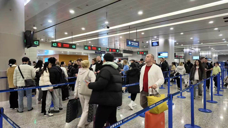 週末だけで中国へ？ビザ緩和で増える韓国人観光客のいま video poster