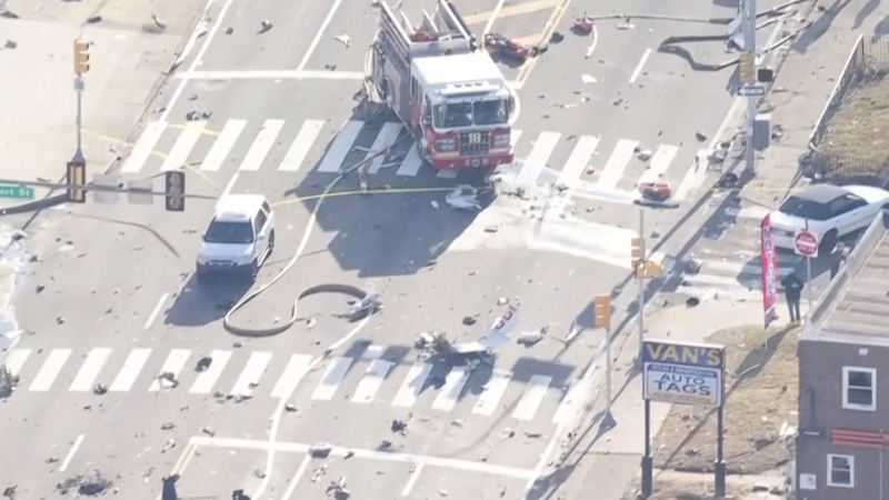 フィラデルフィアで医療搬送機墜落　少なくとも7人死亡の国際ニュース video poster