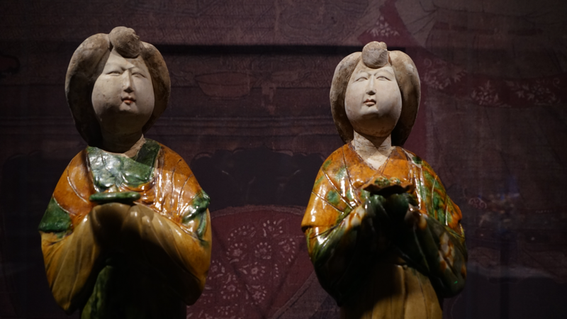 唐三彩が語る唐代宮廷の素顔　西安で希少な文物展