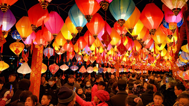 中国の元宵節：光と甘い伝統で締めくくるランタンフェスティバル