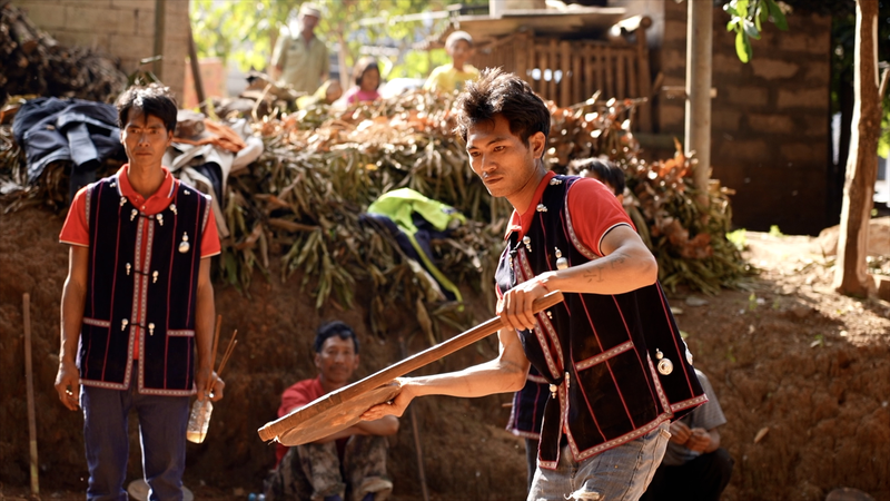 中国雲南省・徳昂族が守る春節の「石臼ごま」文化