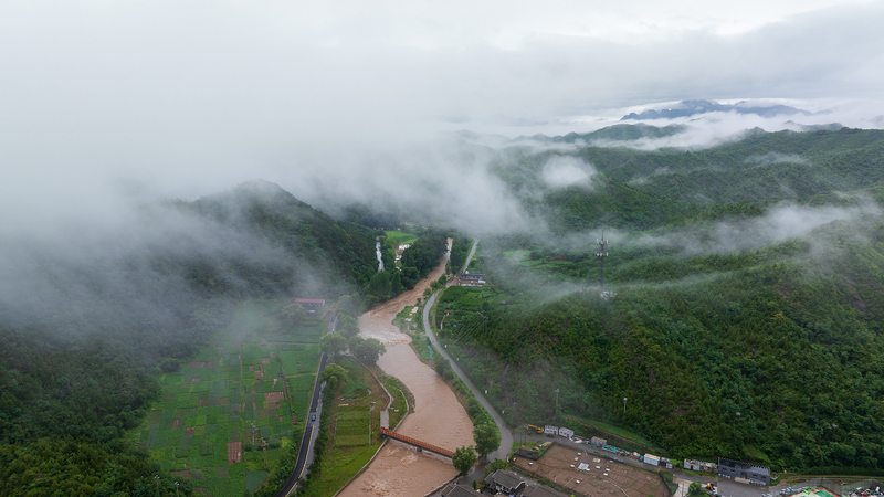 北京で大雨・洪水警報　山間部で鉄砲水や土砂崩れへの警戒強まる