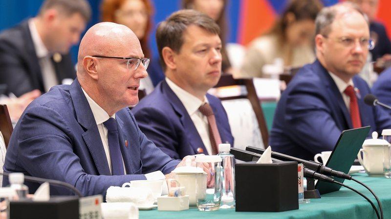 中国副首相がロシア副首相と会談　浙江・寧波で経済協力を協議